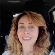 Laureata in giurisprudenza impartisce lezioni di diritto per studenti fino alla scuila superiore